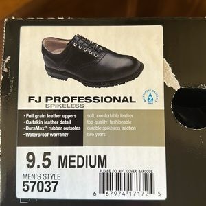 NIB Footjoy professional  spikeless golf shoes